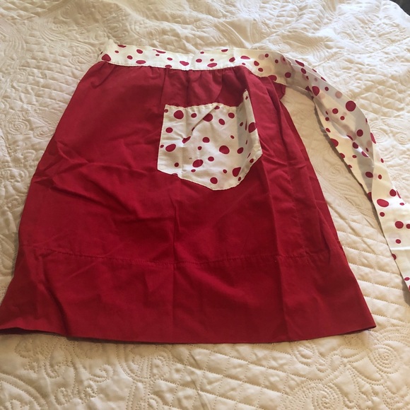 VINTAGE REVERSIBLE HALF APRON WITH POCKETS EACH SIDE RED POLKA dots 1950’s - Picture 3 of 7